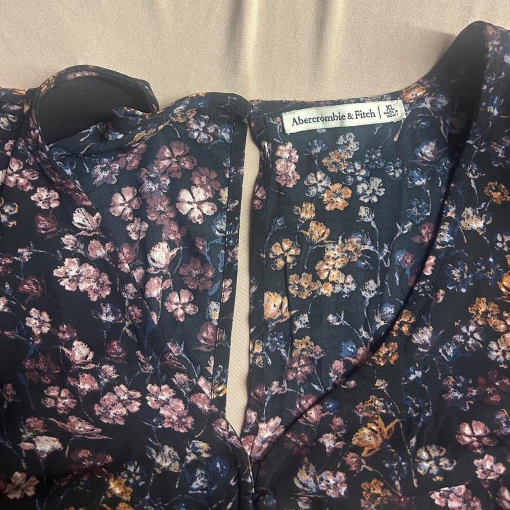 Abercrombie & Fitch black tone floral dress - Picture 3 of 4